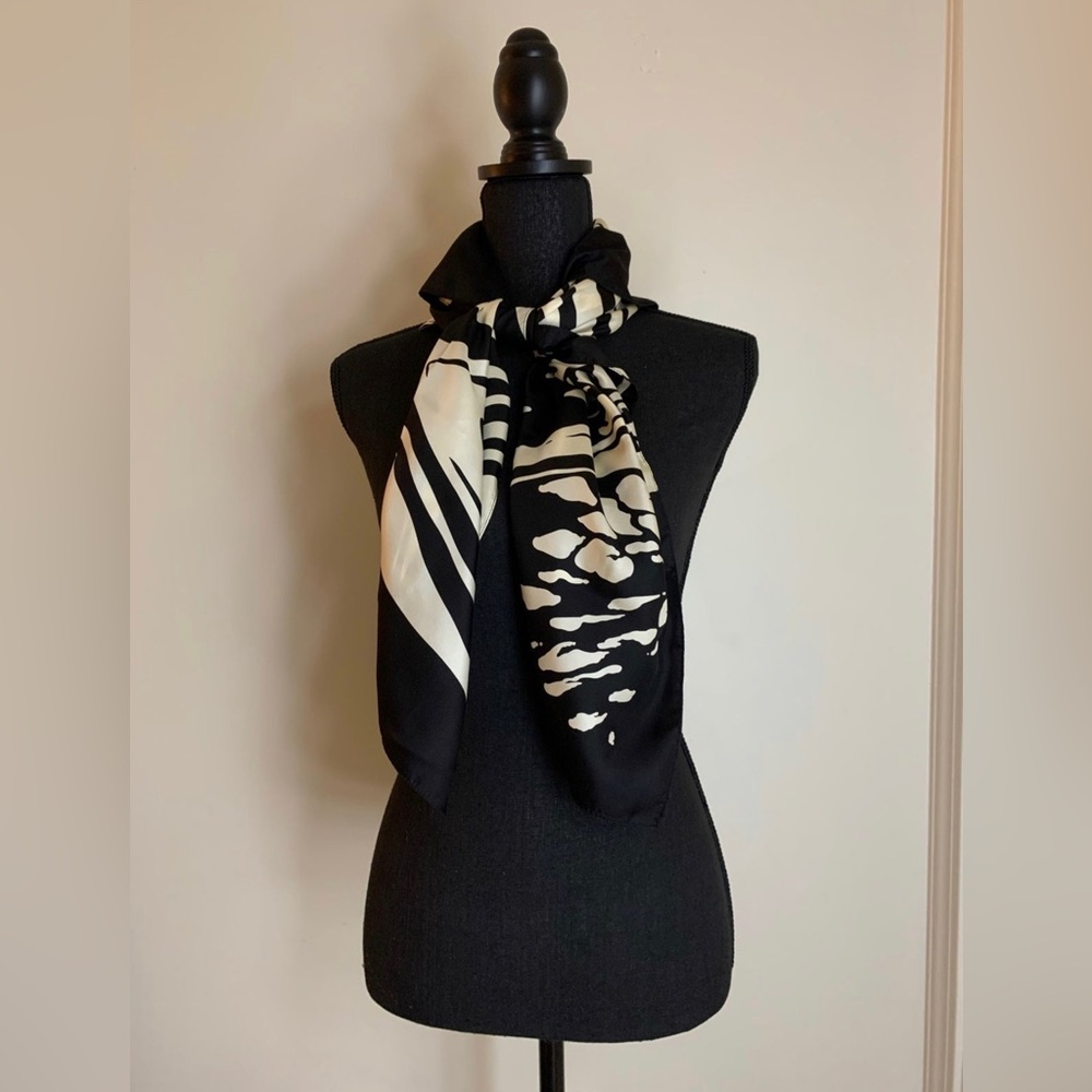 Adrianne Landau Studio Black and white silk scarf